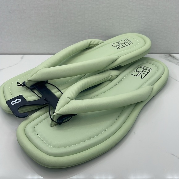 Mint - Puffy Flip Flops from No Boundaries - Picture 9 of 9